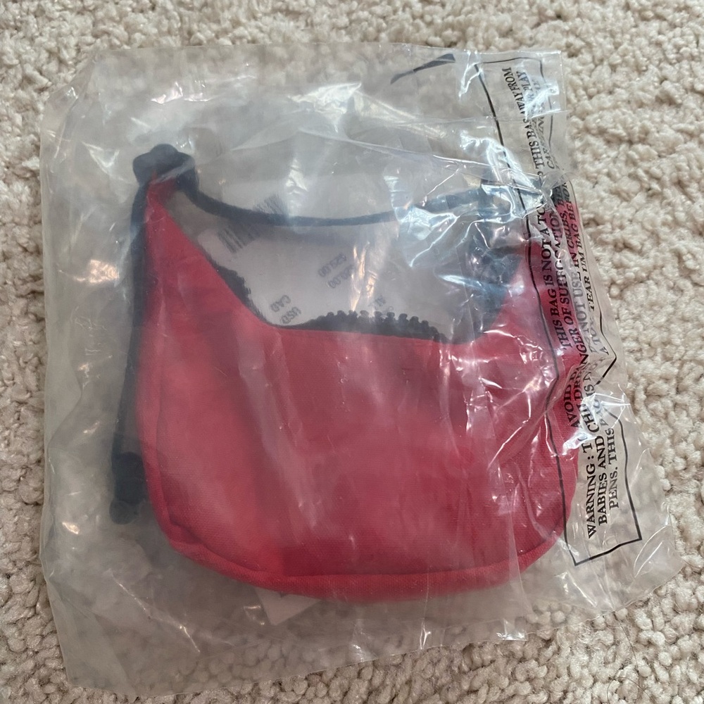 BAGGU Mini Crescent Bag Charm - Bright Red - Picture 4 of 6